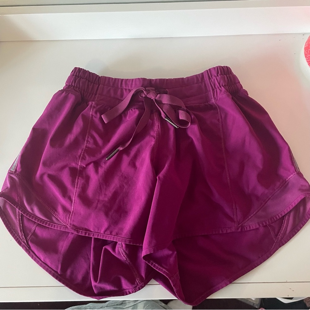 Lululemon hotty hot 2.5’ shorts